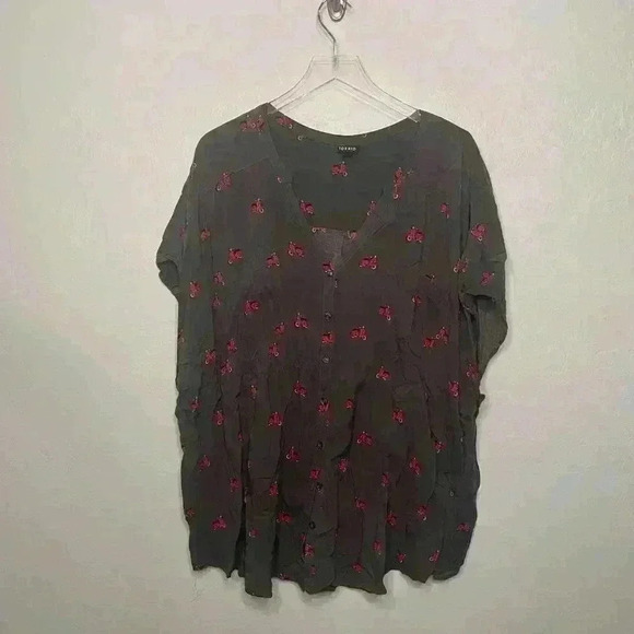 Torrid Gray Vespa Button Up Challis Top 6 6X 30 - Picture 3 of 6